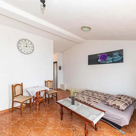 Gorgeous In Okrug Gornji * Τρογκίρ