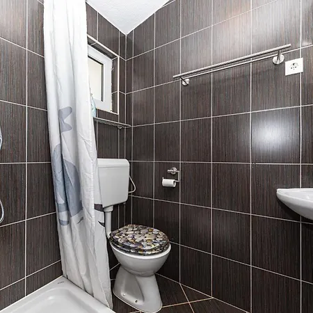 Apartment Stunning In Okrug Gornji With Wifi